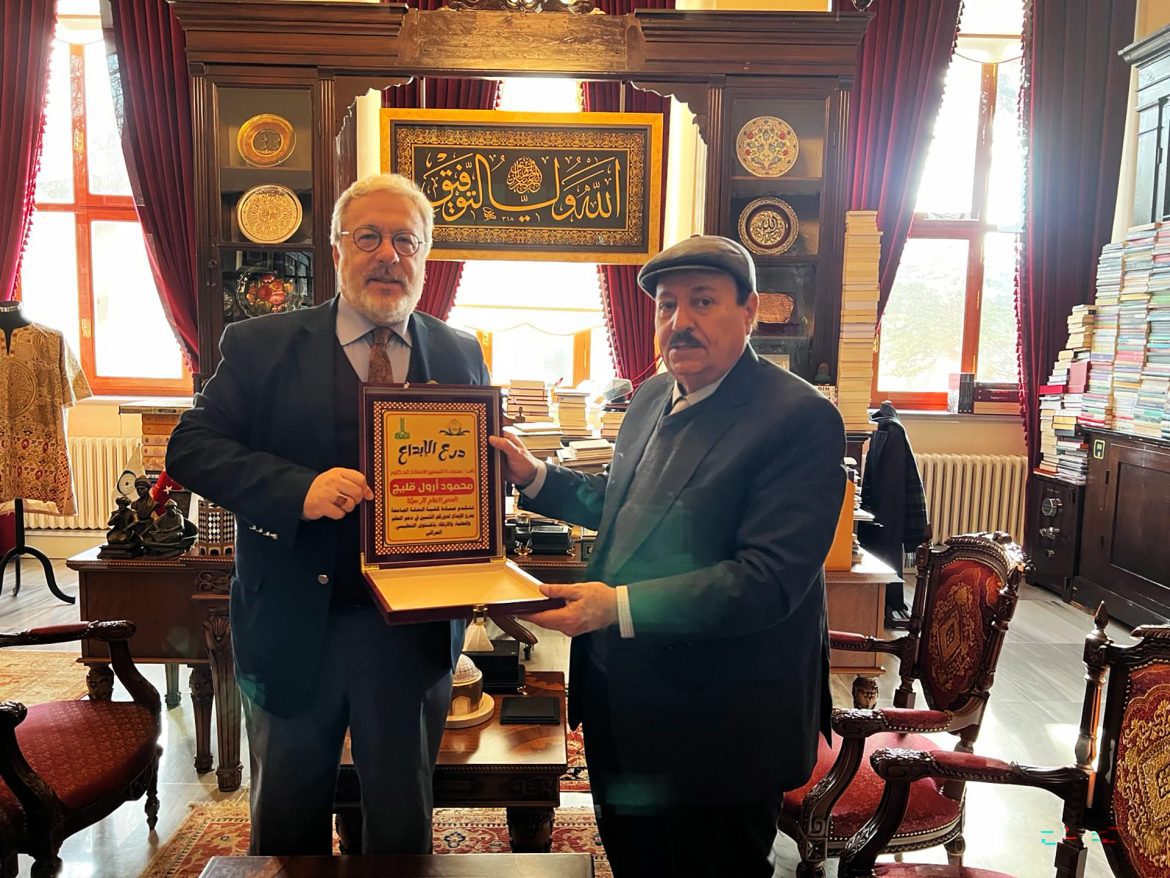 hilla-university-college-iraq-presented-prof-kilic-with-the-universitys-plaque-of-appreciation