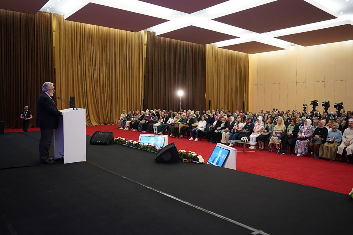 lecture-of-prof-mahmud-erol-kilic-during-the-international-islamic-arts-fair-ankara